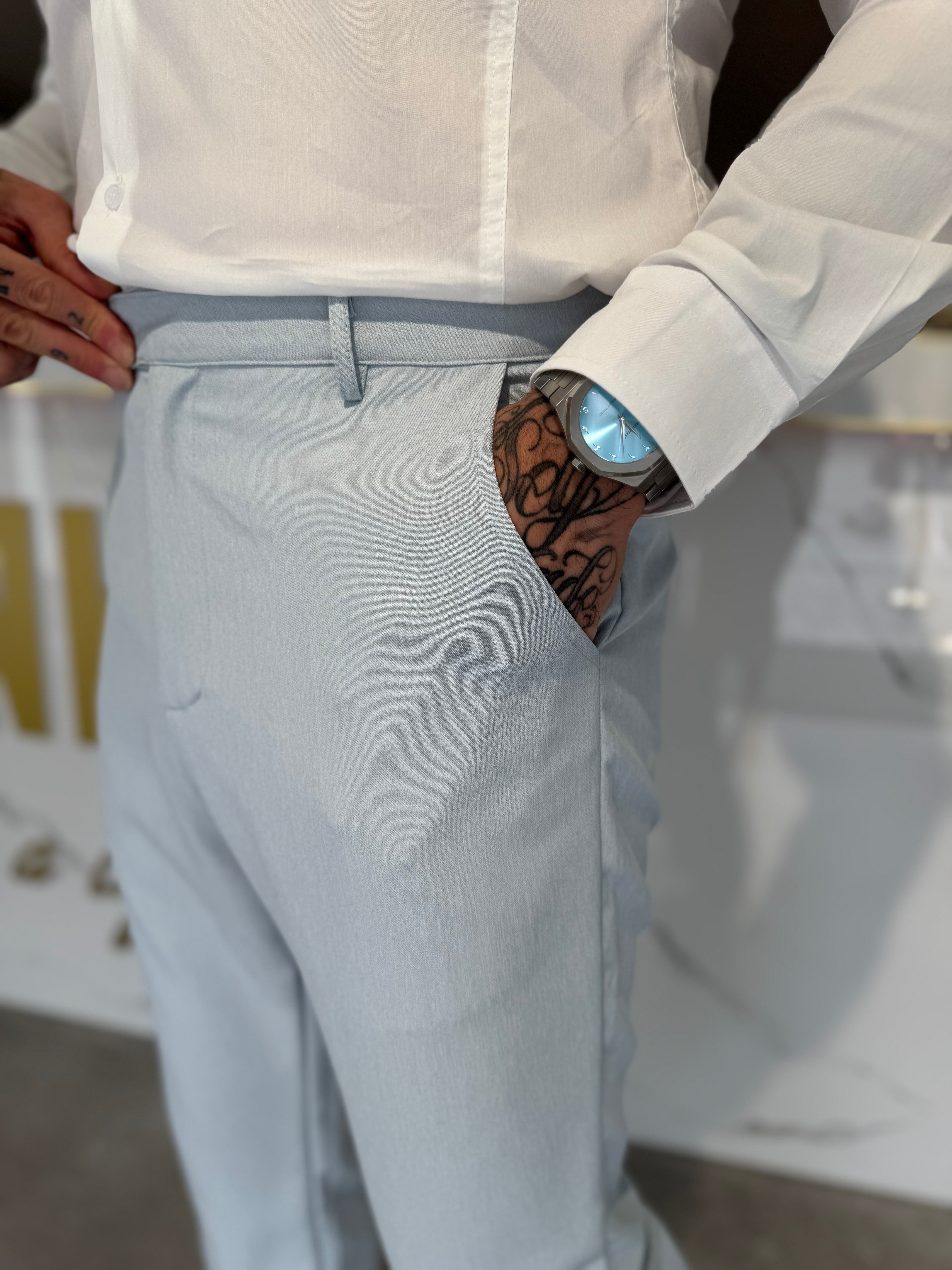 Pantalon straight fit shifted button light blue