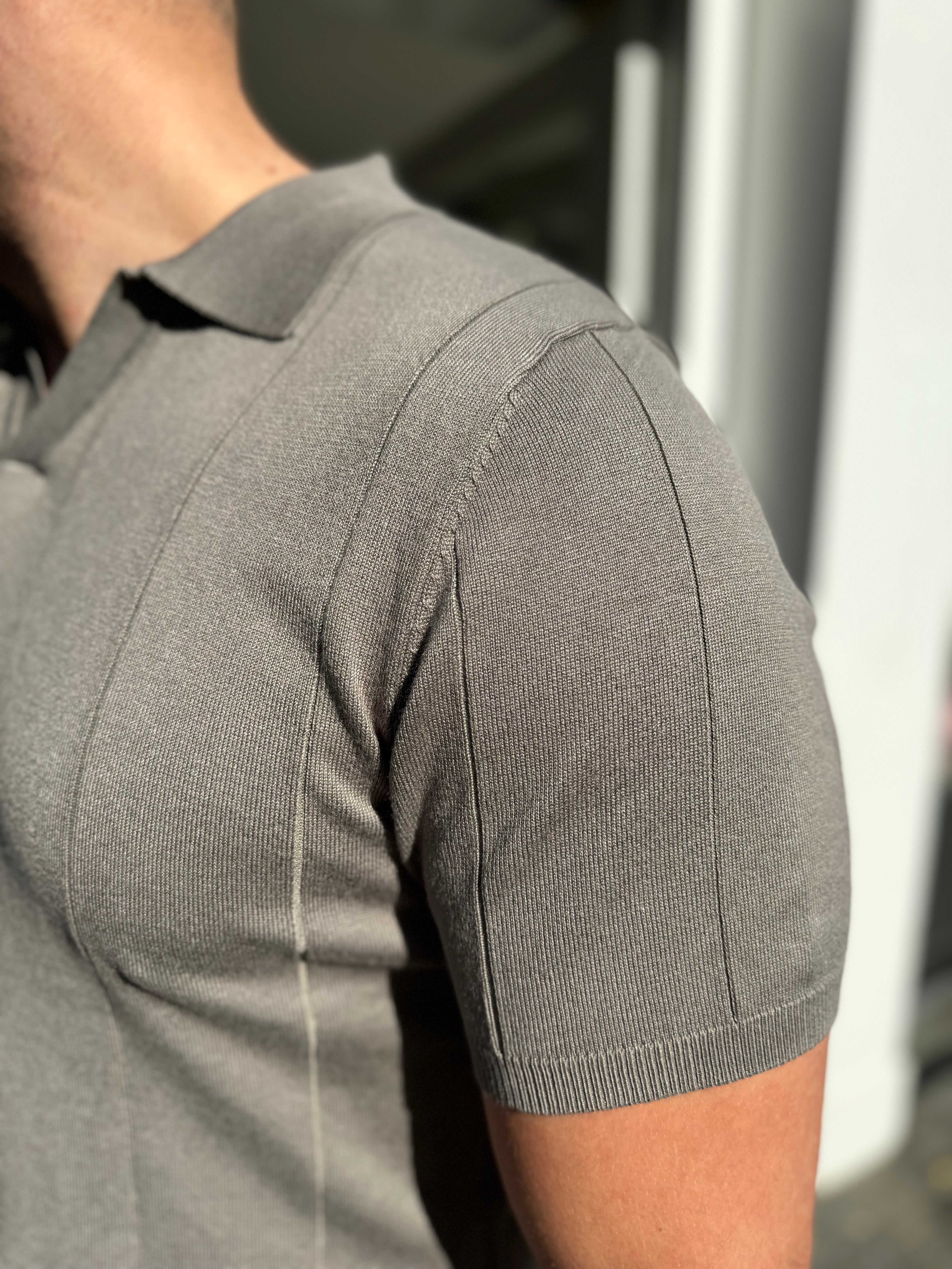 Buttonless knitwear polo short sleeve khaki green