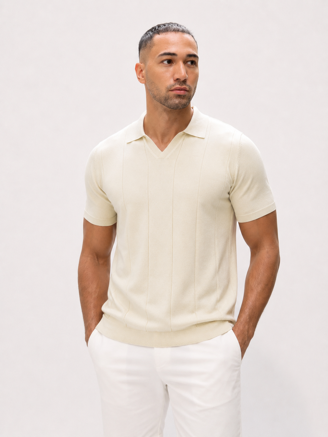 Polo beige à manches courtes sans boutons en maille