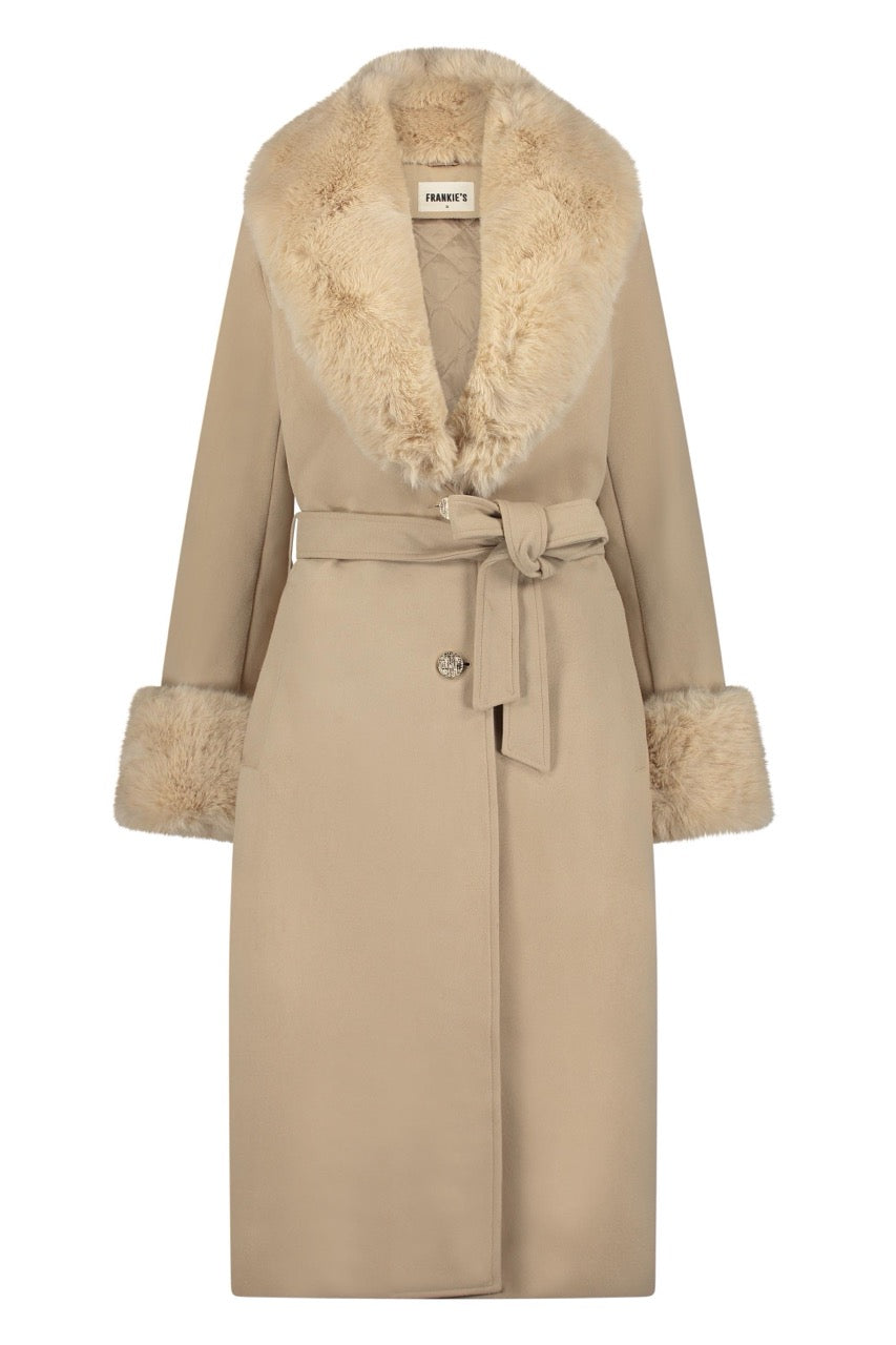 Trenchcoat aus Kunstpelz in Beige