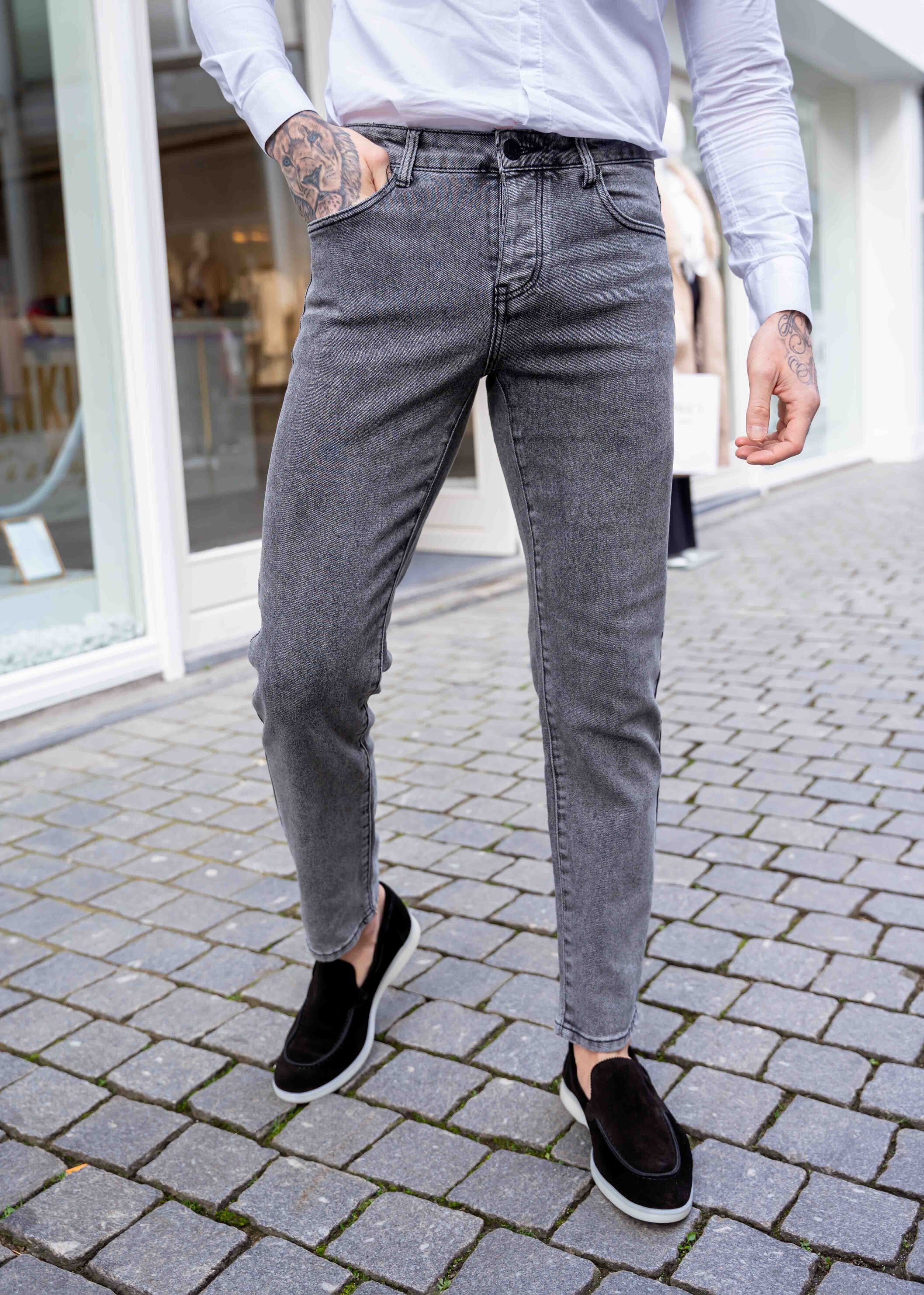 Jeans mit geradem Schnitt in Grau