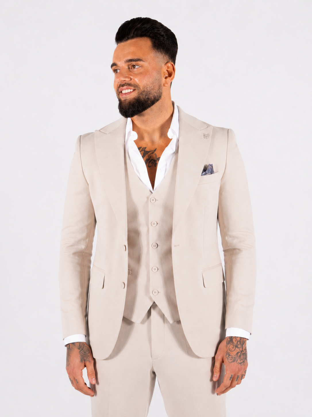 Dreiteiliger Anzug in Havanna-Beige