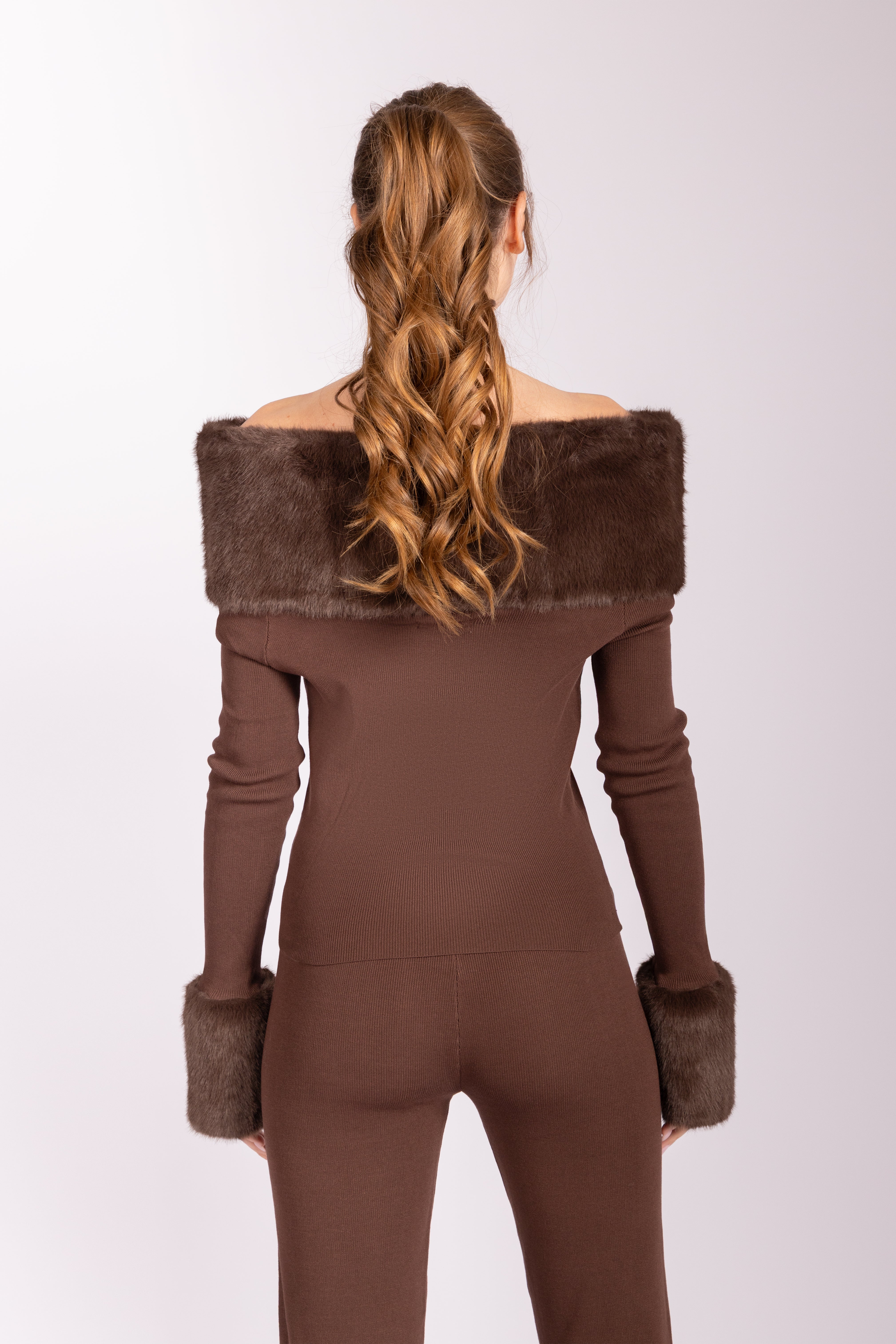 Off-Shoulder Knit Top & Flare Pantalon Set - Brown