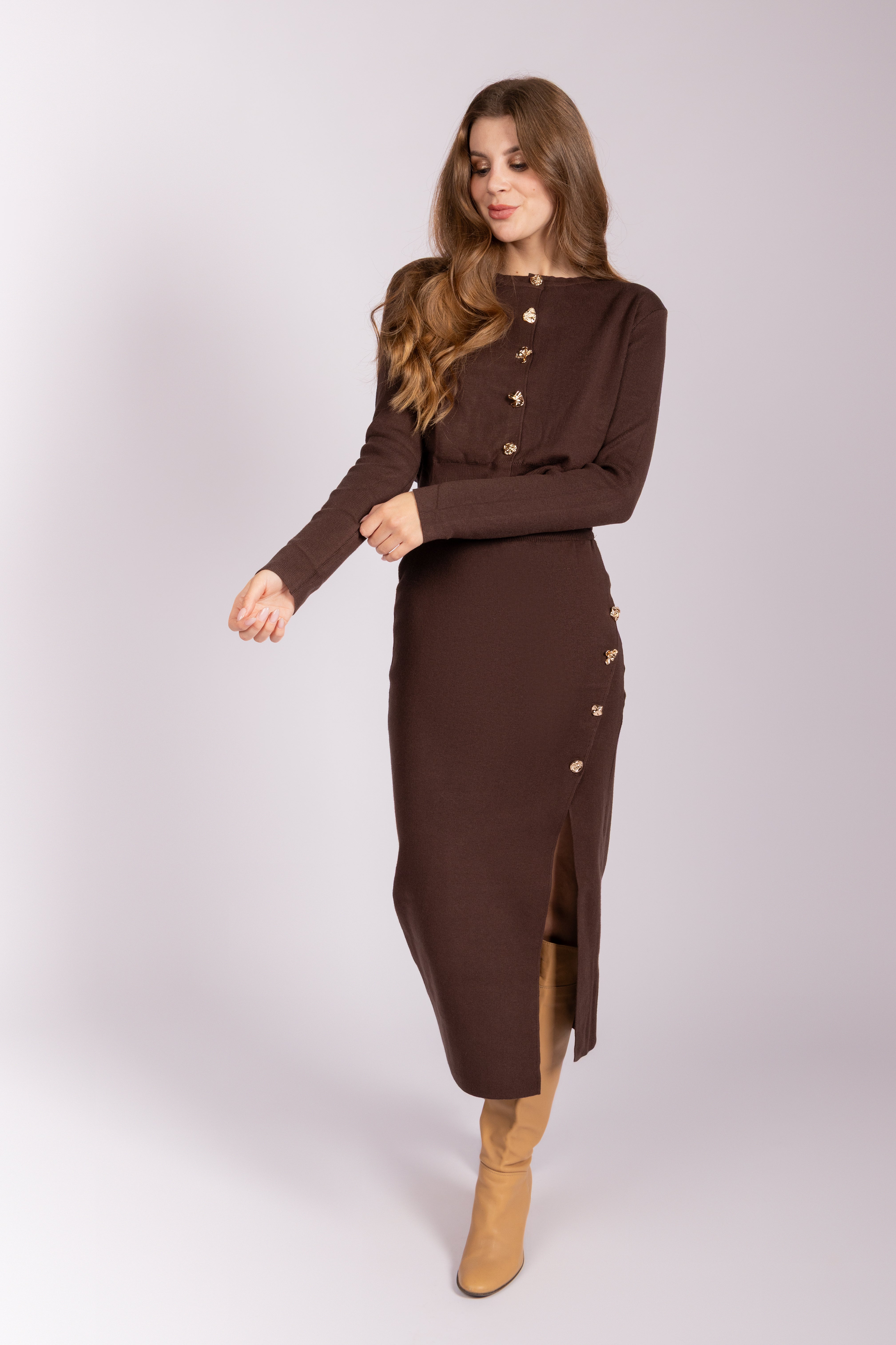 Gestricktes Cardigan- und Midi-Shirt-Set – Braun