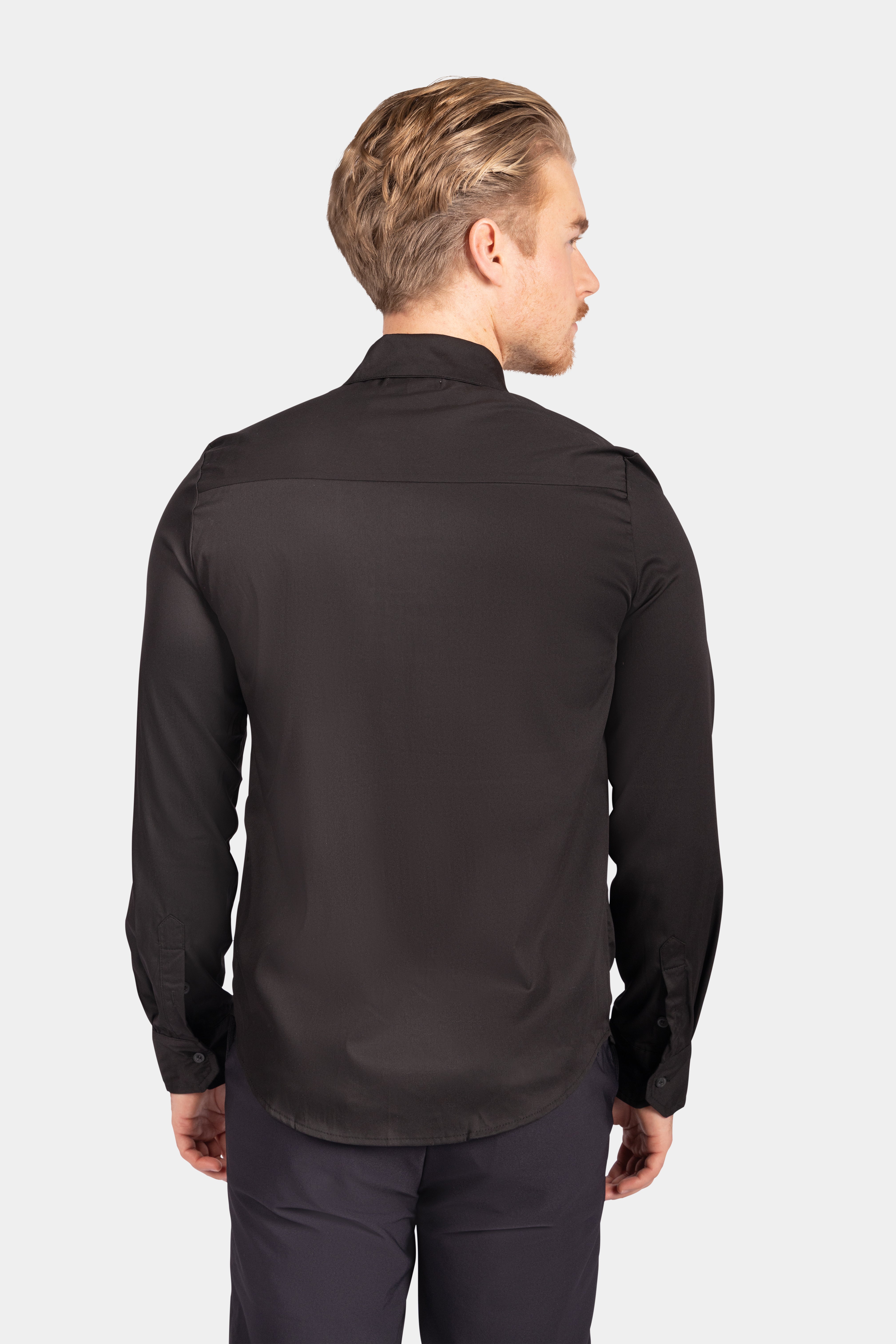 Klassisches Hemd mit Knopfleiste – Schwarz
